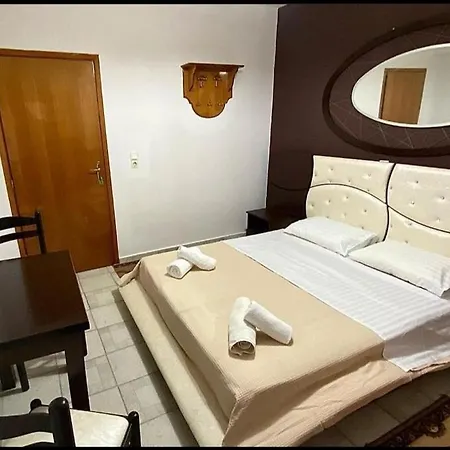 Parku I Palmave Hotel Gjirokastër